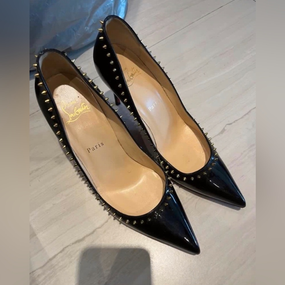 Christian Louboutin Signature Black Heels - Picture 1 of 3